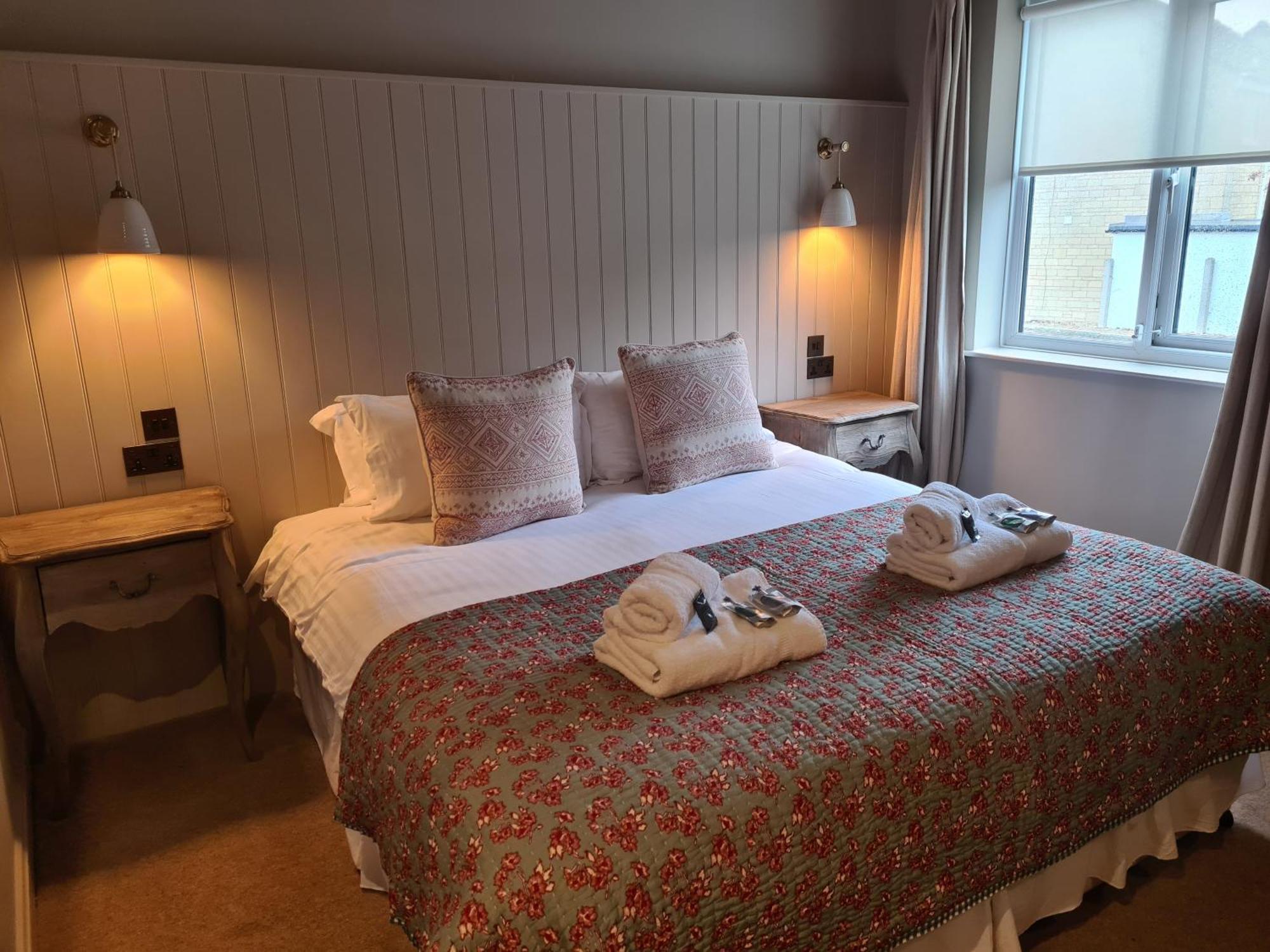 Priory Inn Tetbury Bagian luar foto
