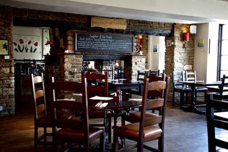 Priory Inn Tetbury Bagian luar foto